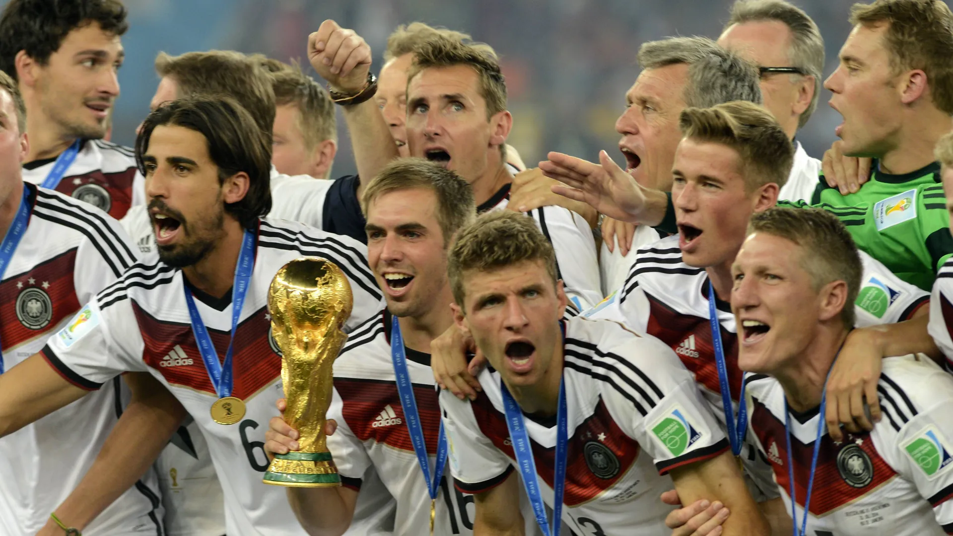 Greatest success: The German national players with the trophy after winning the 2014 World Cup final in Rio. Front: Sami Khedira, Philipp Lahm, Thomas Müller, Bastian Schweinsteiger (from left). Back right: Manuel Neuer.
