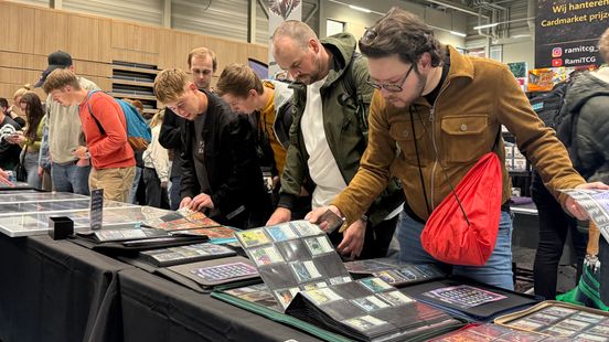 Thousands of card lovers gather in Hoogeveen: ‘You will find treasures here’