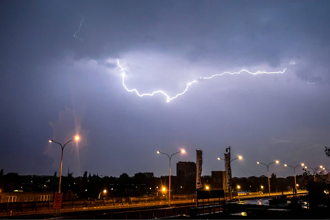 Thunderstorms pass over our country: flashes, bangs and heavy hail | Weather & Science