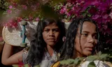 Traveling alone as a woman? That is certainly possible, but take unsafe situations into account. ‘A hotel owner came to visit me twice in India’