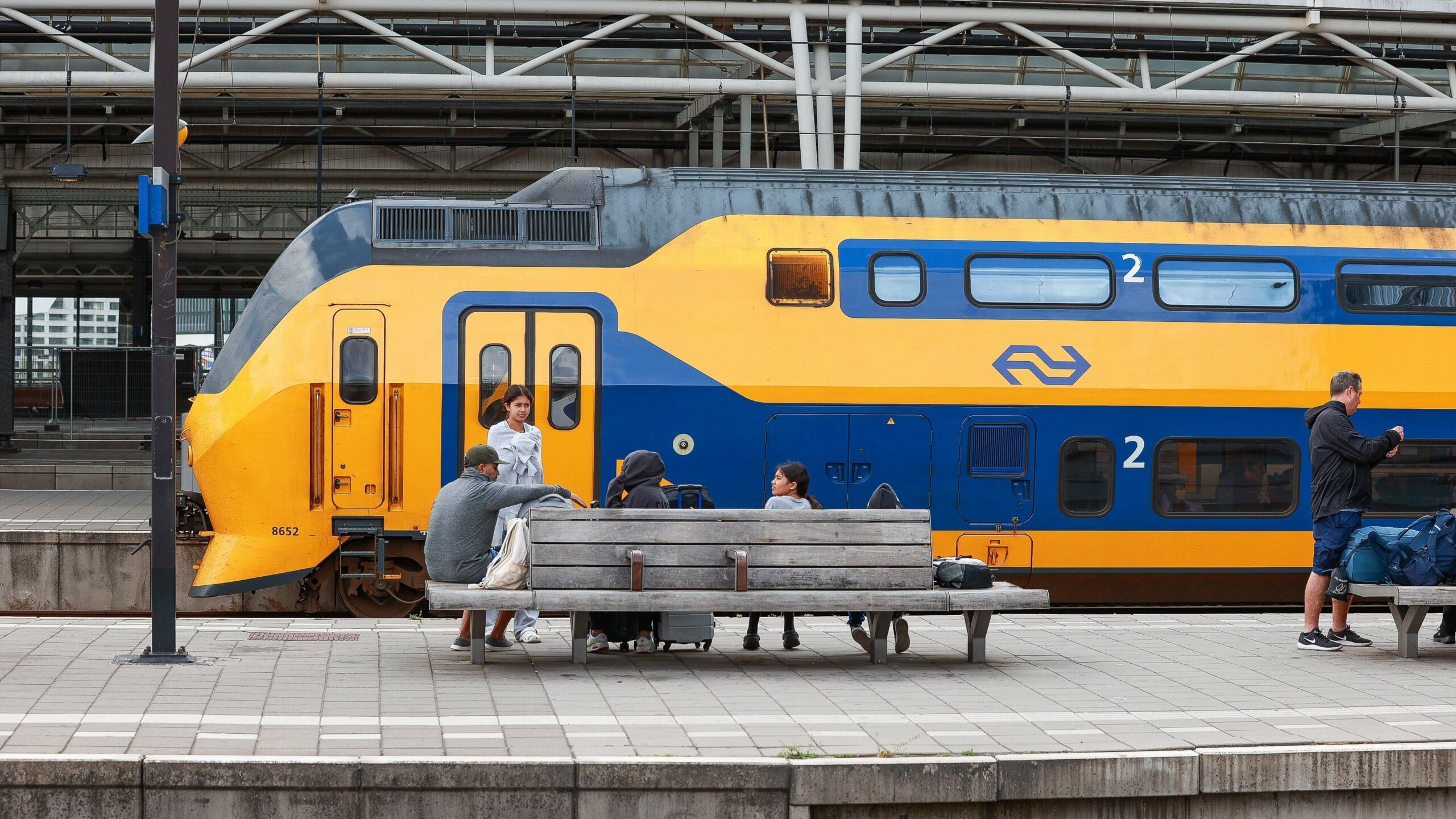 Truck collides with railway bridge, disrupting train traffic in Amsterdam region