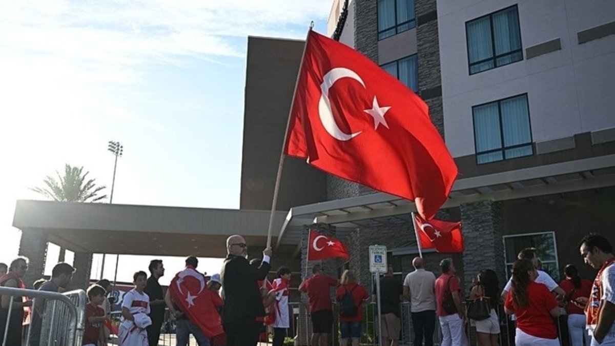 Turkish fans are excitedly waiting for match time on the streets of Vancouver – Breaking News news