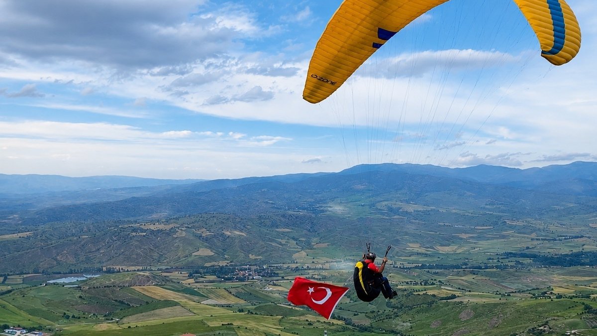 Turkish flag parachute show for the National Team! – Last minute Other Sports news