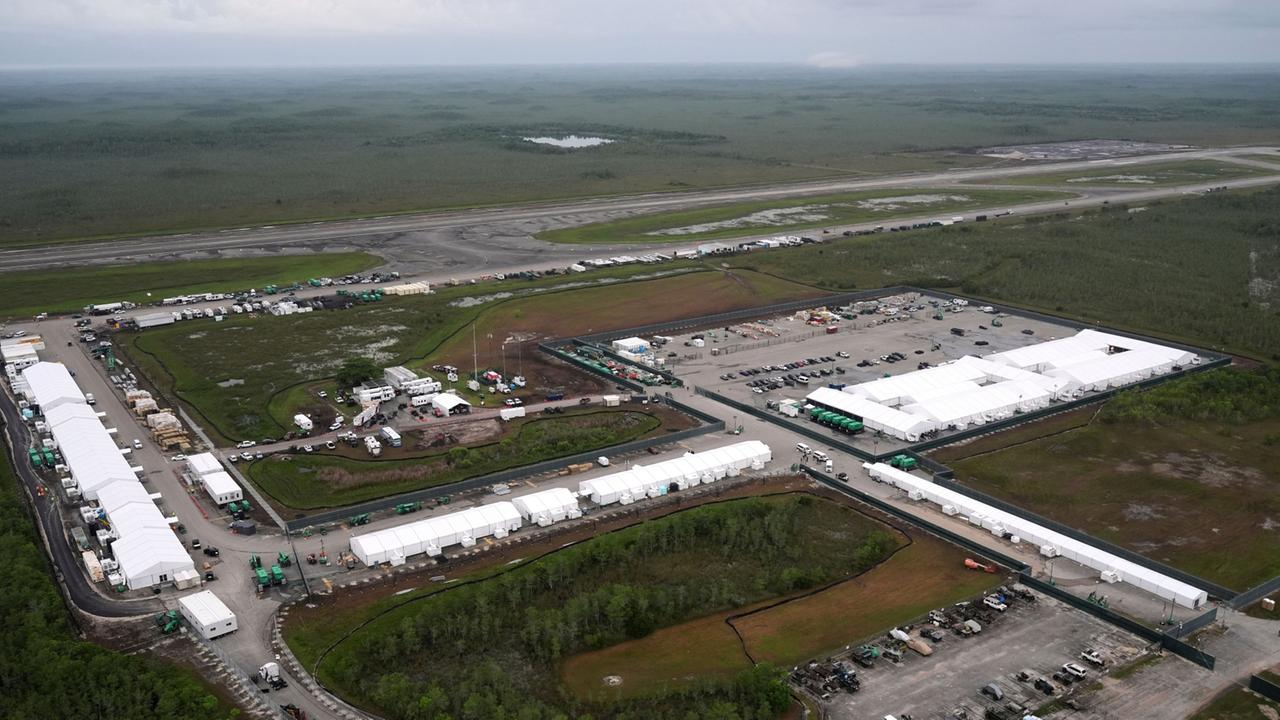 US Deportation Center “Alligator Alcatraz” Shuts Down Amid Controversy