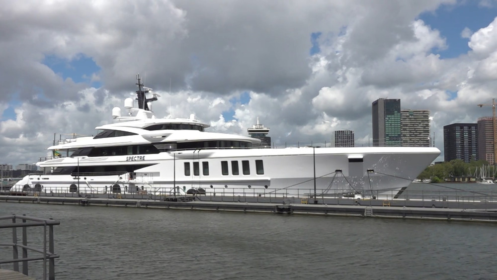 US billionaire’s $70 million superyacht anchored in the IJ