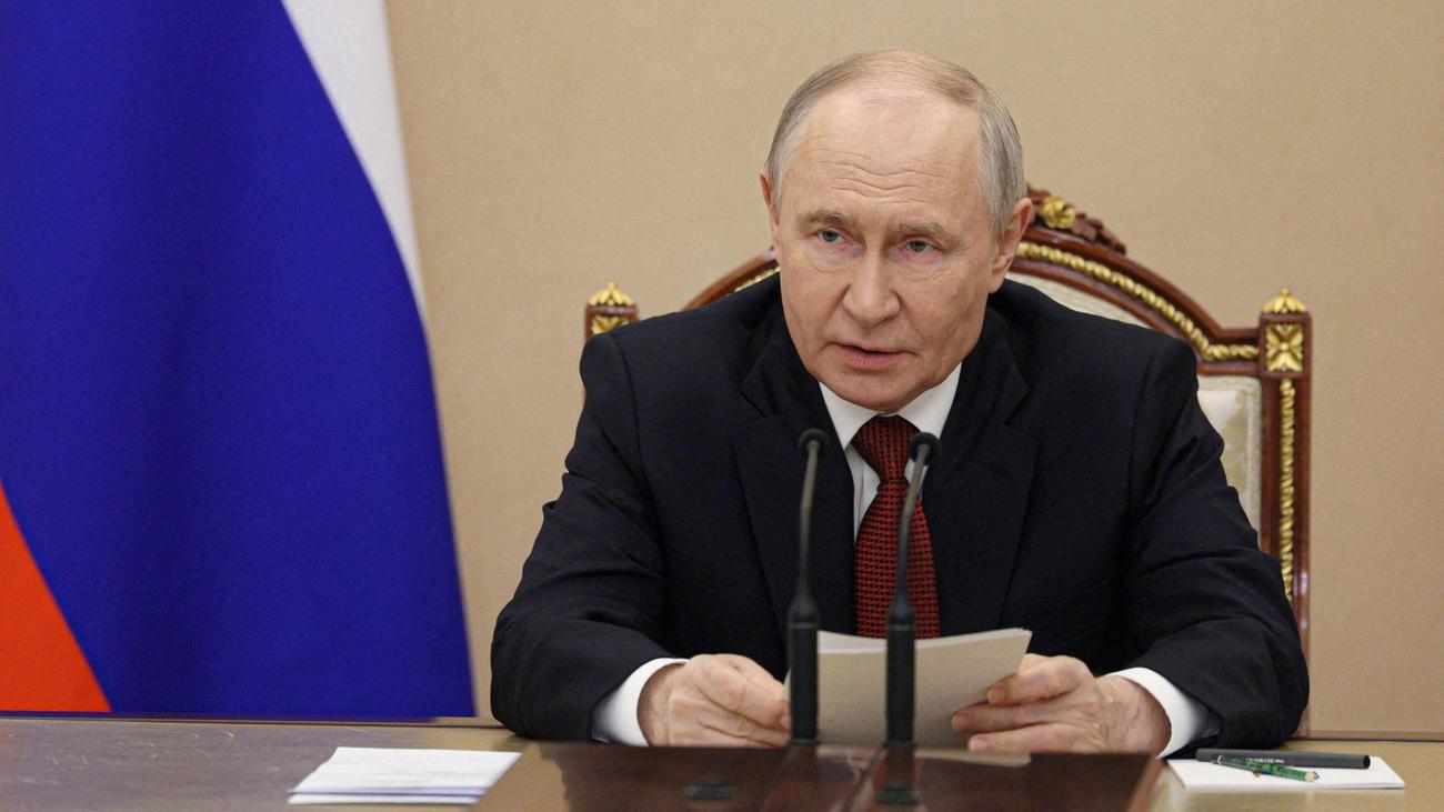 Ukraine Crisis: Putin Convenes Emergency Meeting Over Fuel Shortages
