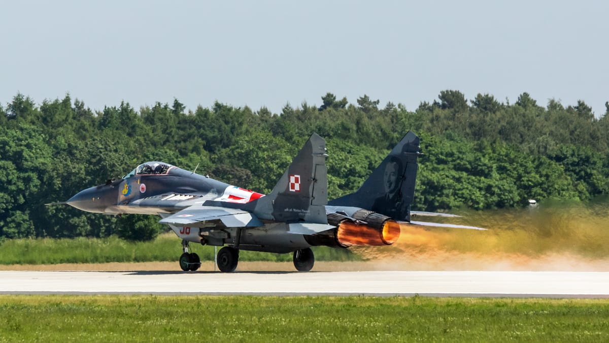 Ukrainian Mig-29 Crash in Poltava: Pilot Safely Ejects During Attack
