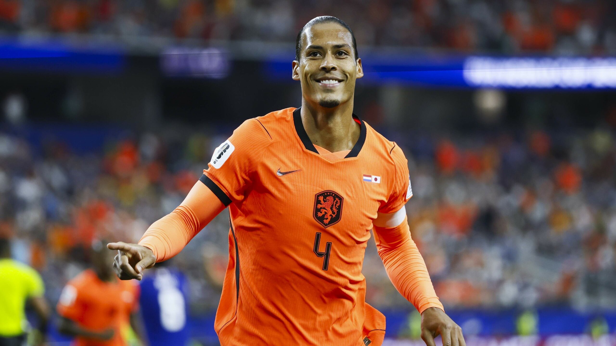 Virgil van Dijk leads in the auction of Orange shirts: a striking battle drives up the price considerably