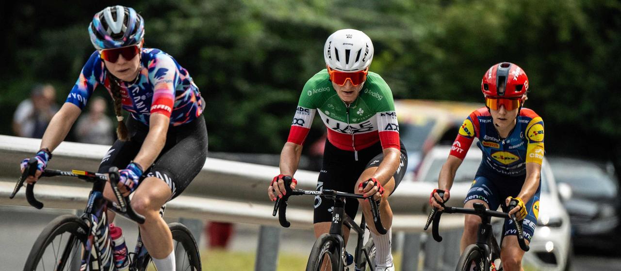 Antonia Niedermaier (left) leads the group