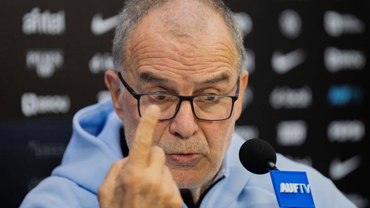 WM 2026: Player Revolt Against Coach Bielsa Ahead of Crucial Match