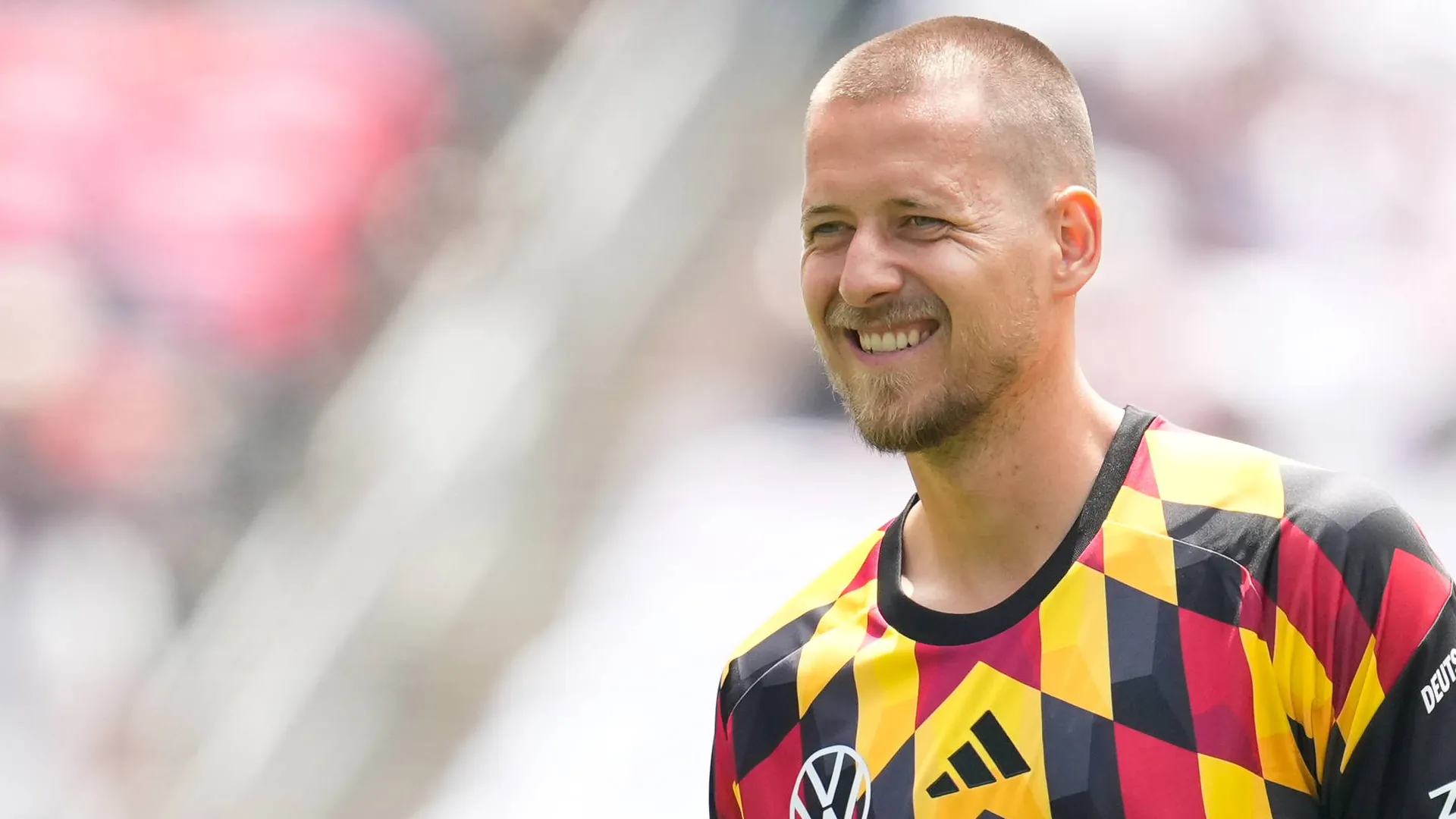 Waldemar Anton: He plays for Germany for the World Cup title in the USA, Canada and Mexico. Waldemar Anton: He plays for Germany for the World Cup title in the USA, Canada and Mexico.