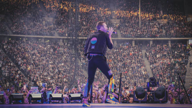 Coldplay embrace their audience instead of disturbing them