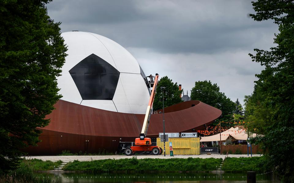 With DOT as giant football, Groningen is ready for the World Cup