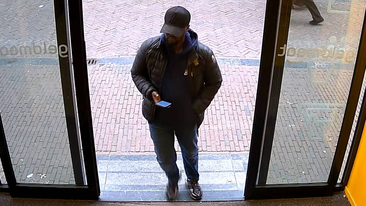 Woman in Haren scammed: man withdraws thousands of euros from her account