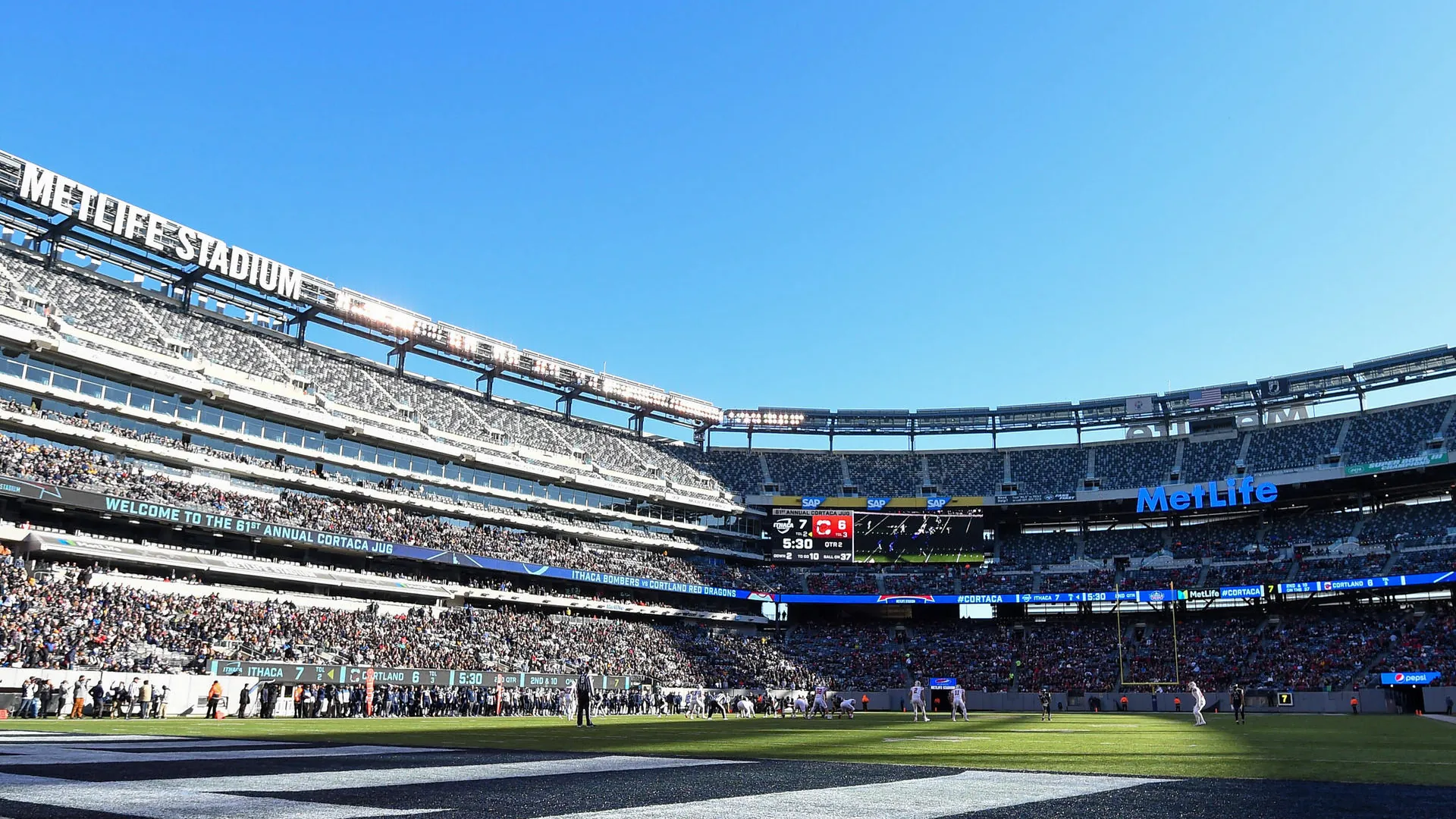 New York (USA): In order for the pitch to meet FIFA regulations, it was built with adjustable stands. This means they can be retracted when football is being played in the arena. MetLife Stadium capacity: 82,500.