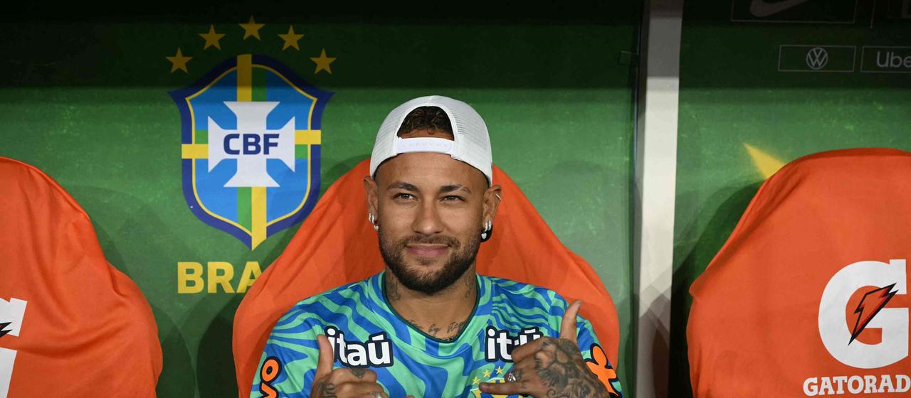 Neymar on the substitutes' bench