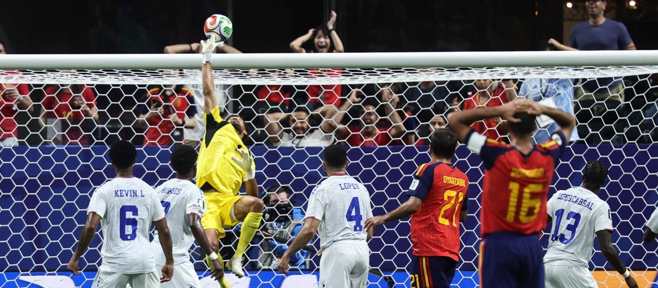 Cape Verde's goalkeeper Vozinha in action