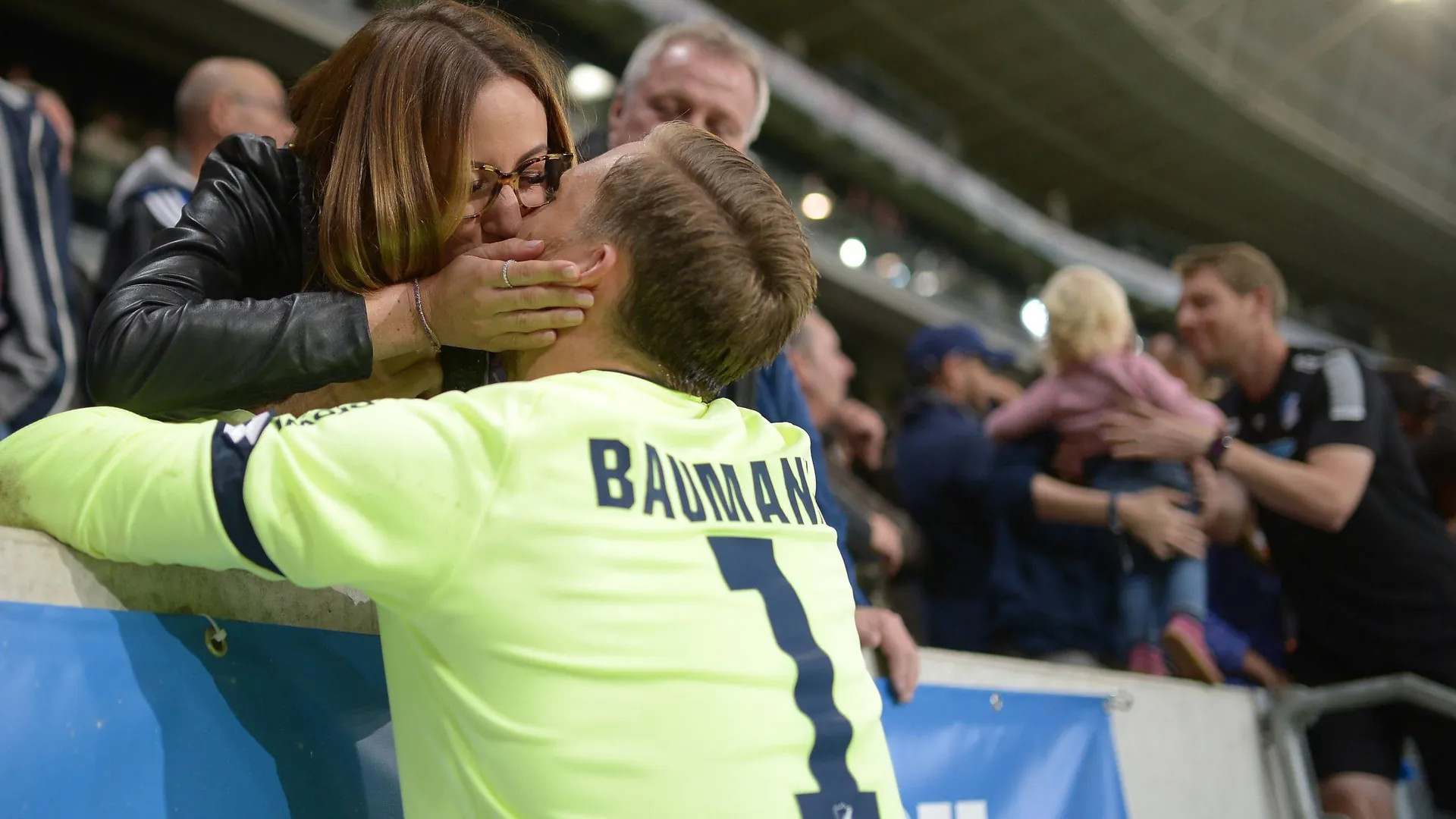 Oliver Baumann: His wife Charlotte often supports him at games. Oliver Baumann: His wife Charlotte often supports him at games.