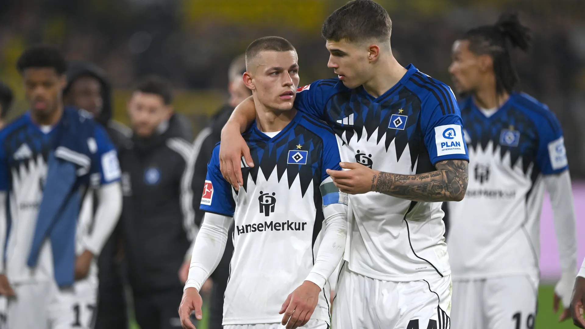 Miro Muheim (l.) and Luka Vuskovic (archive photo): The HSV defenders made it into their national teams' World Cup squads. Miro Muheim (l.) and Luka Vuskovic (archive photo): The HSV defenders made it into their national teams' World Cup squads.
