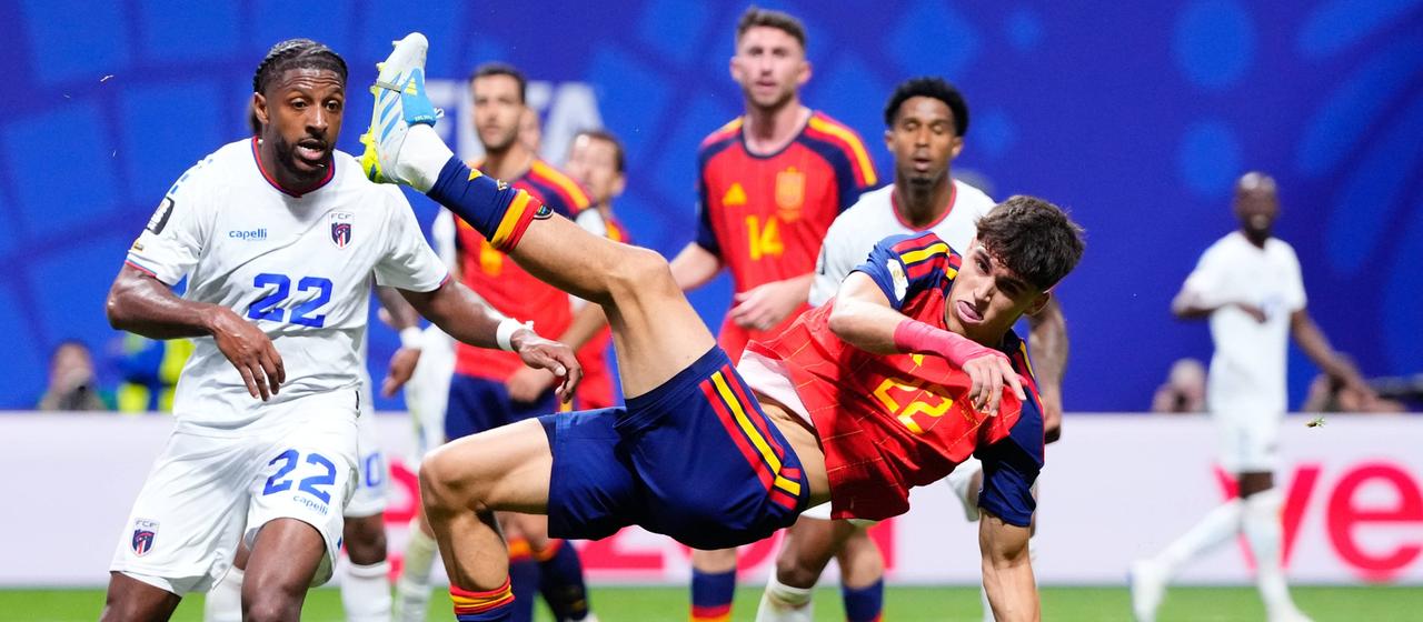 Pau Cubarsi in the game against Cape Verde