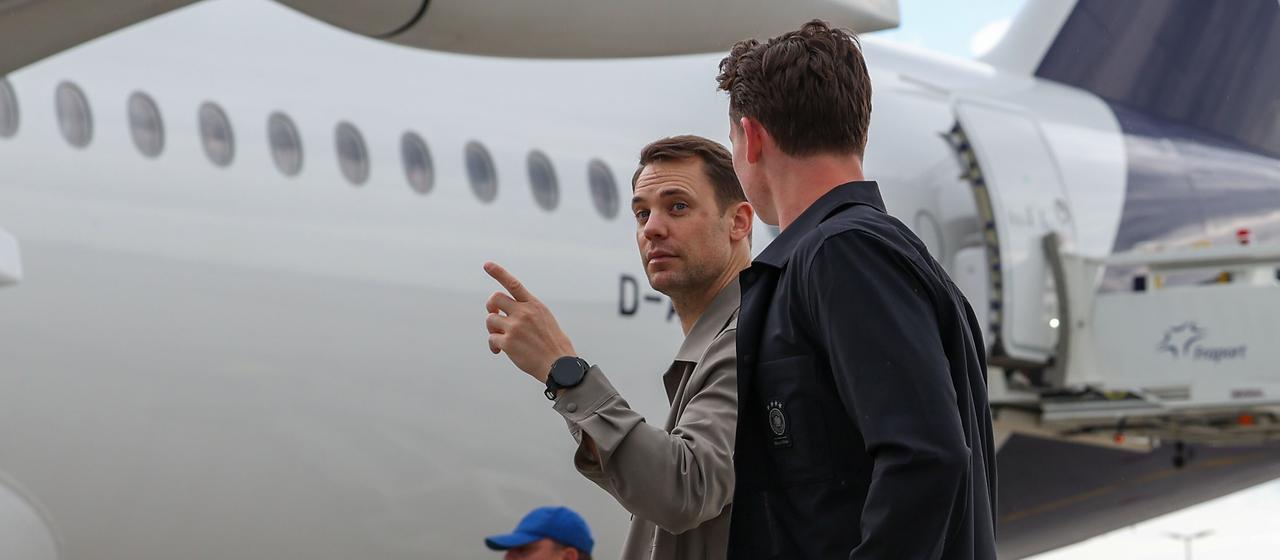 Manuel Neuer at the departure of the German national team