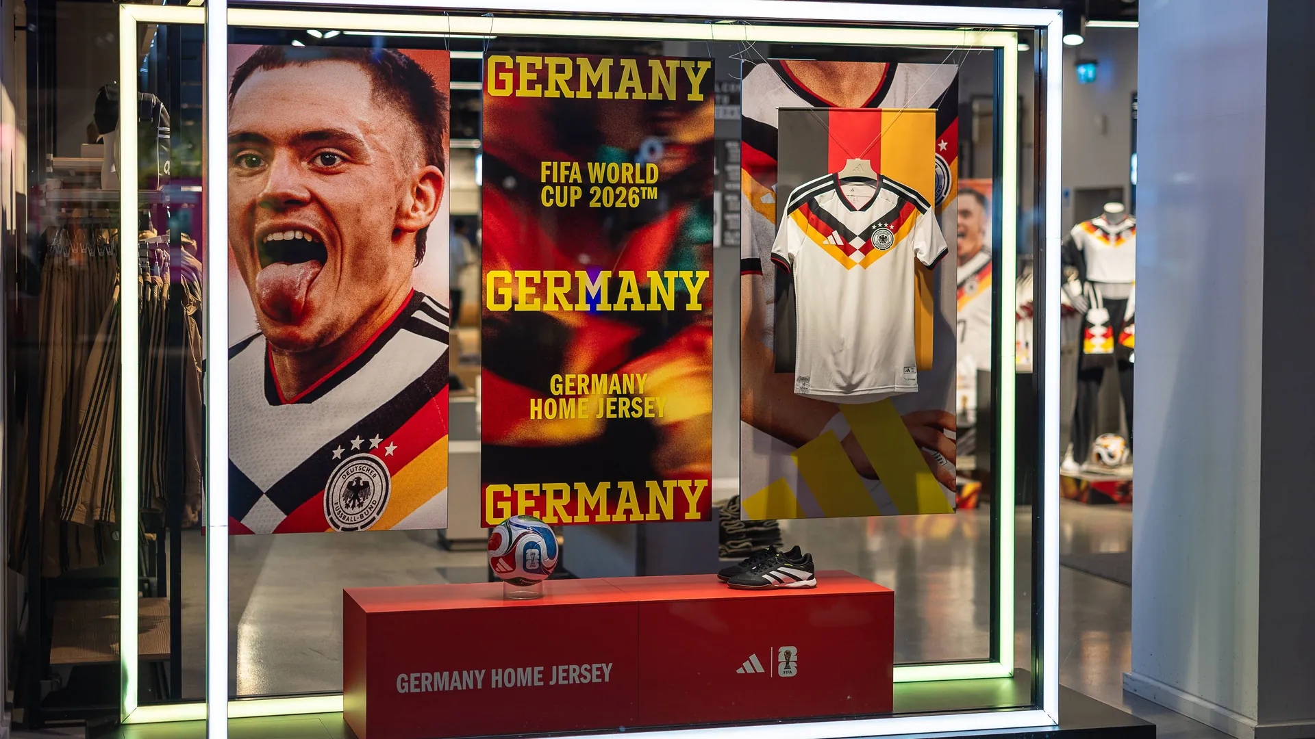 Sports shop in Nuremberg: The German national team jersey for the 2026 World Cup costs between 100 and 160 euros.