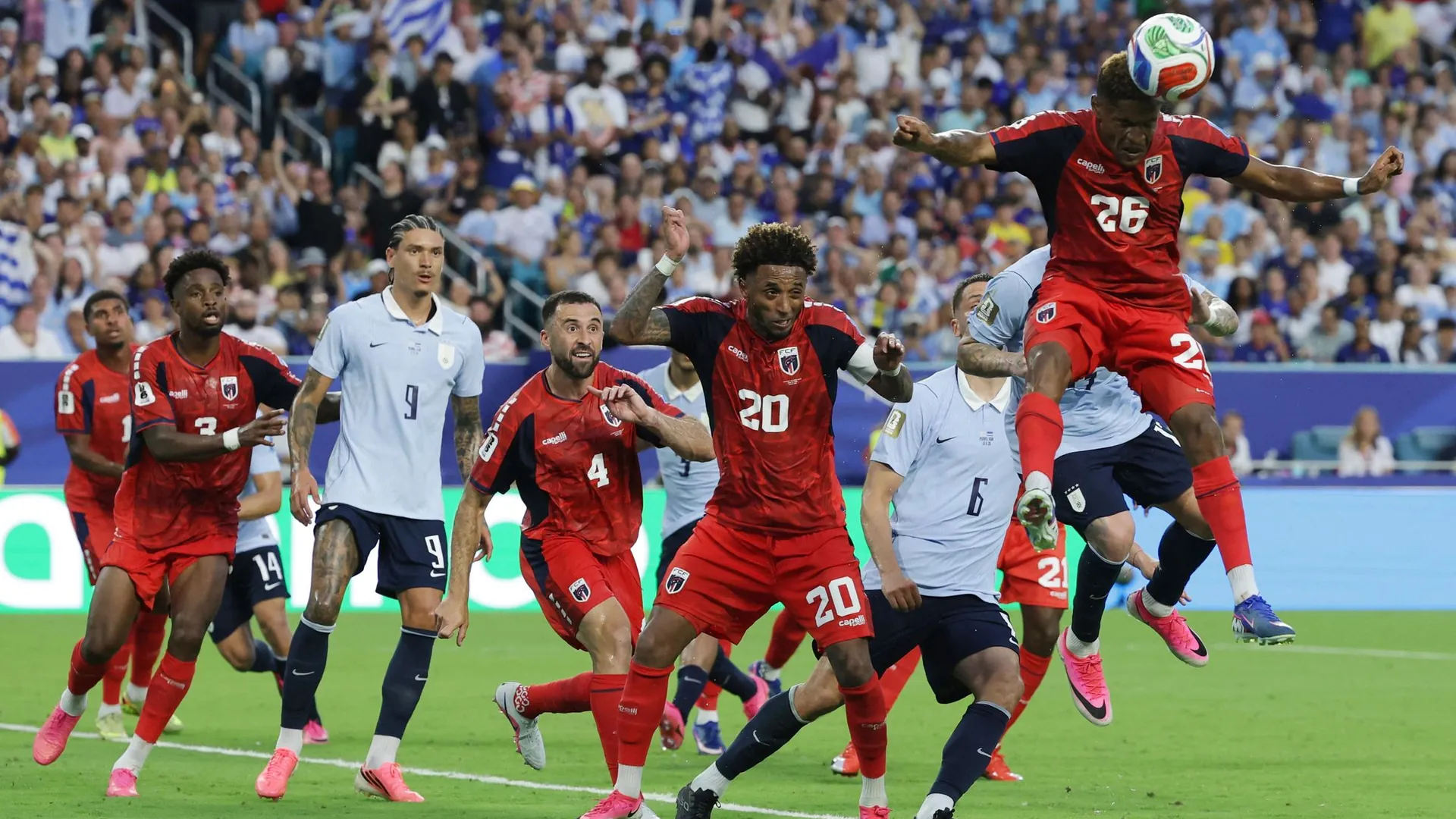 Uruguay launches one attack after another on the Cape Verdean goal. Uruguay launches one attack after another on the Cape Verdean goal.