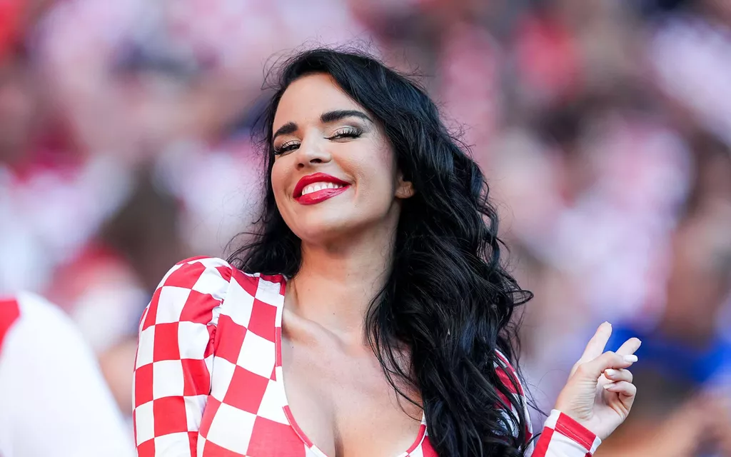 “World’s sexiest” fan is back – New job