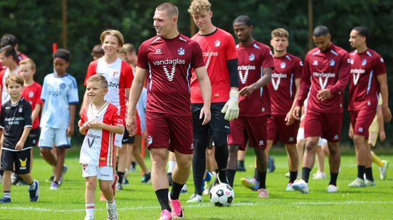 Young Emmen residents steal the show at the first training of FC Emmen