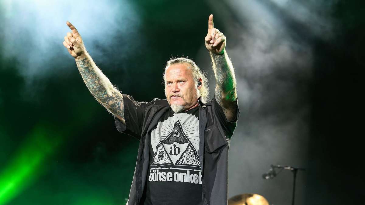 ‘Absolute Katastrophe’: Fans Rage Over Heatwave Concert Chaos