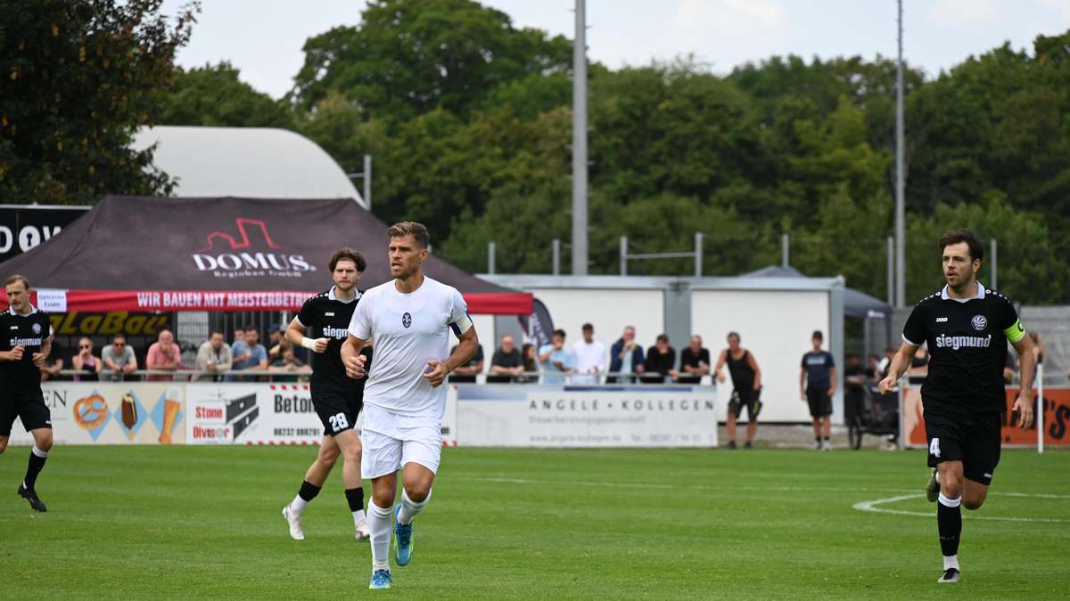 1860 München Celebrates Dominant 5-1 Victory in Regionalliga Warm-Up