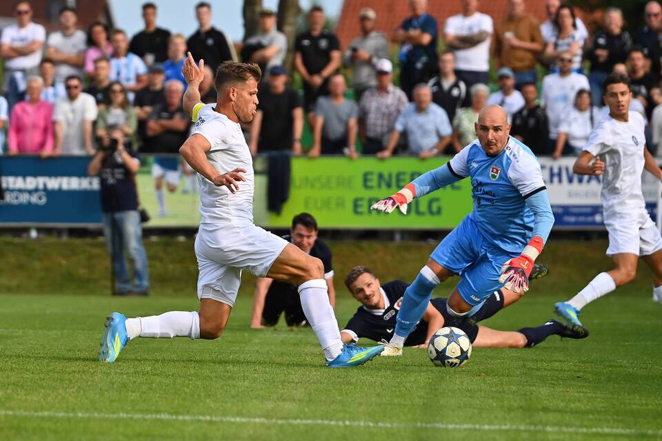 1860 Triumphs 5-0 in Berglern: Calderon’s Double Sparks Second Round Hope!