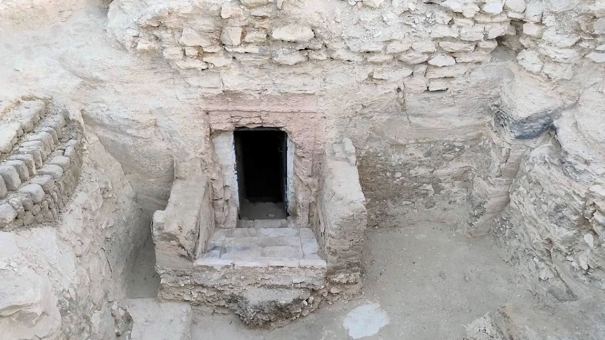 3,000-Year-Old Tomb Uncovered in Egypt: Astonishing Archaeological Find