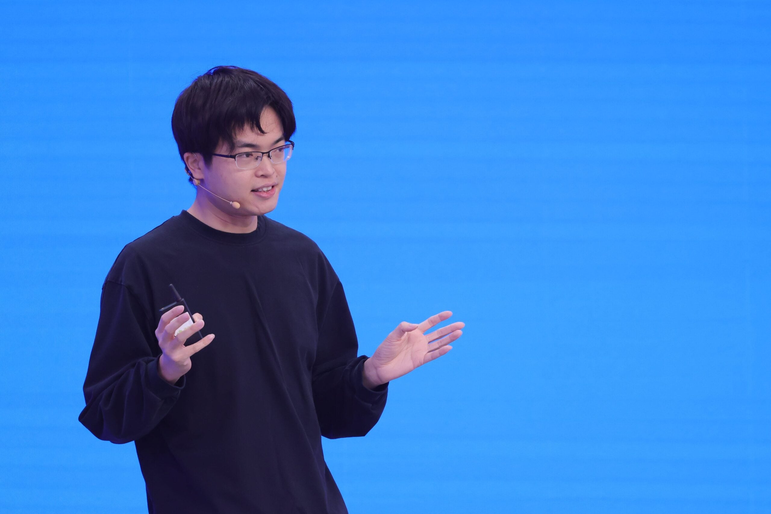 34-Year-Old Chinese Innovator Shakes Up Silicon Valley with AI Breakthrough