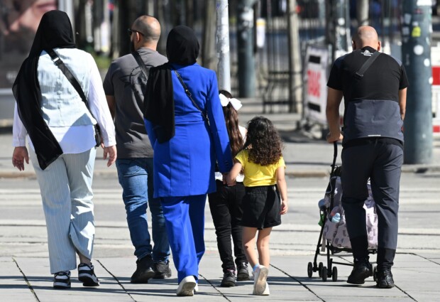 Absurdistan Social Aid: €8,200 Monthly for Syrian Family in Vienna