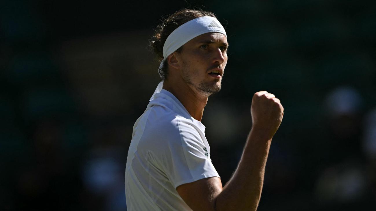 <p><strong>Alexander Zverev Advances to Wimbledon Round of 16: Can He Win It All?</strong></p>