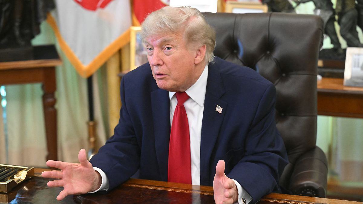 Allegations of Conflict of Interest: Trump Defends His Crypto Billion-Dollar Venture