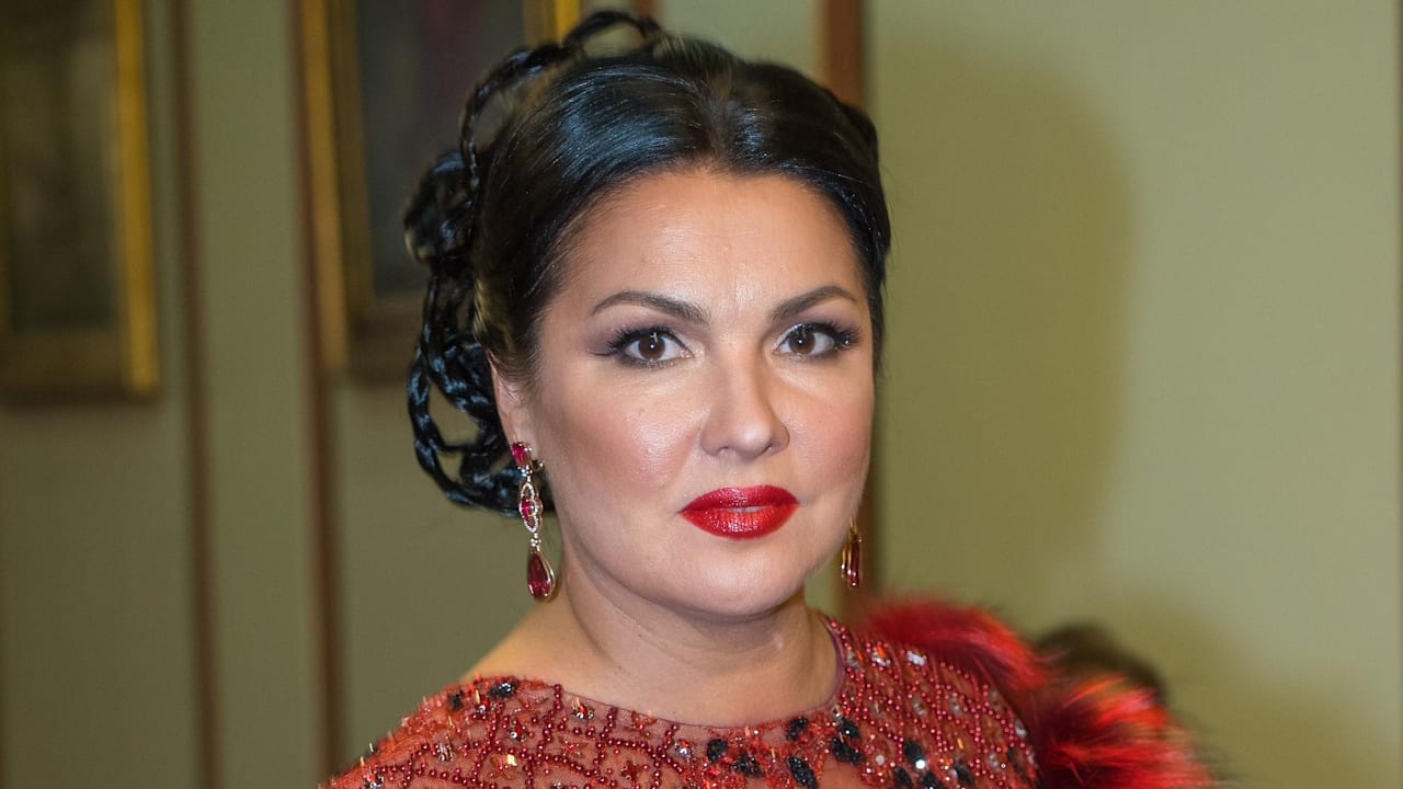 Anna Netrebko Cancels Performances Due to Severe Exhaustion – What Happened?