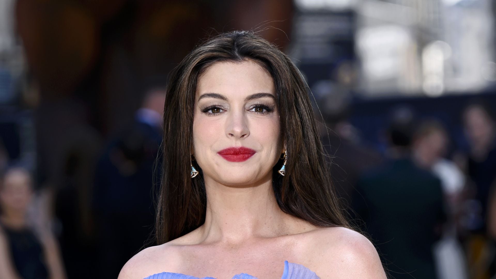 Anne Hathaway’s Shocking Exit from Iconic Comedy Over Controversial Scene