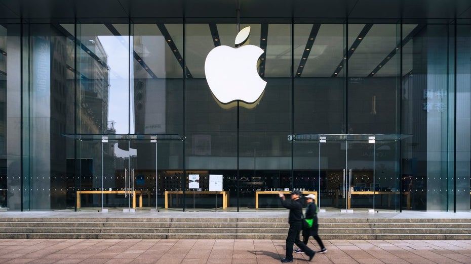 Apple’s Smart Glasses Delayed: Privacy Over Continuous Surveillance