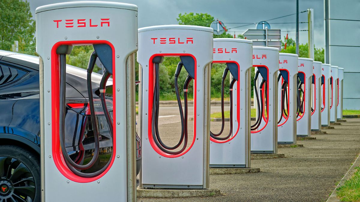 Are Tesla’s Investments Burning Cash or Fueling Future Gains?