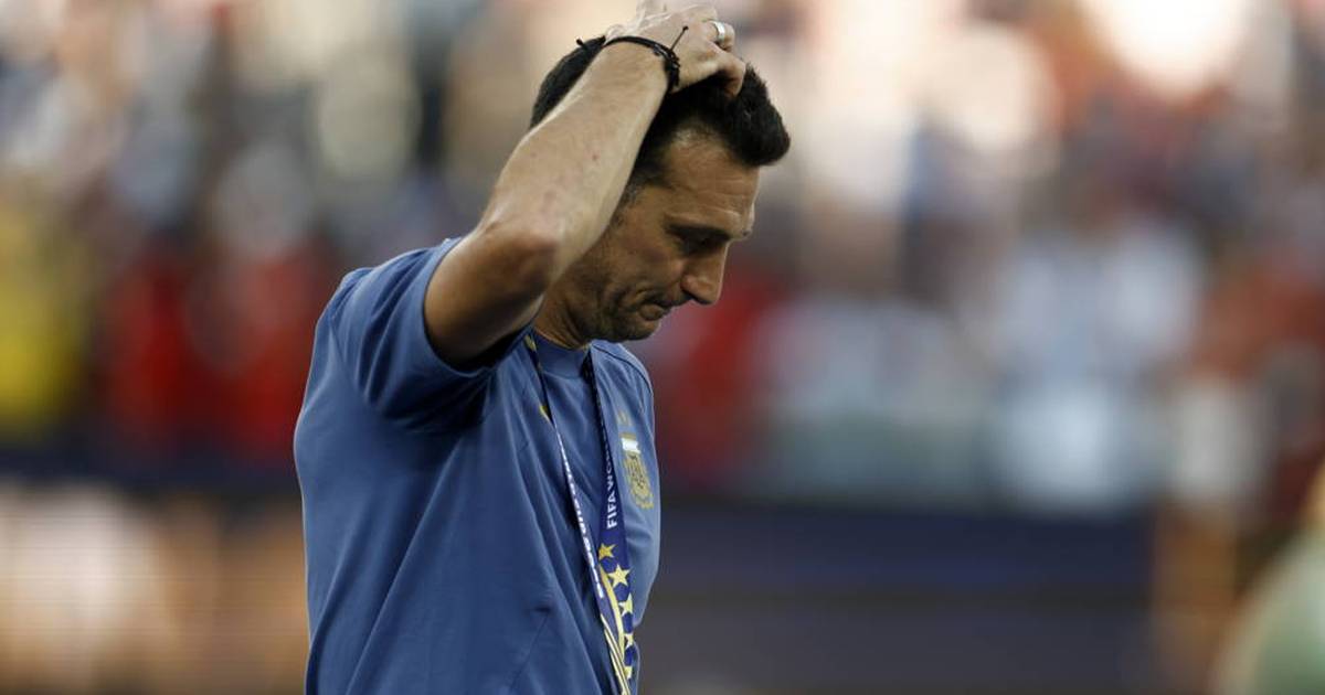 Argentina Coach Abruptly Ends Press Conference After Emotional Defeat