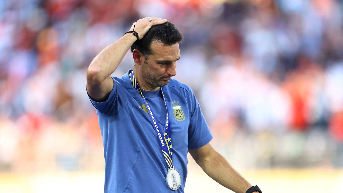Argentina Coach Breaks Down in Tears: ‘I’m Very Sorry’ After Final Loss