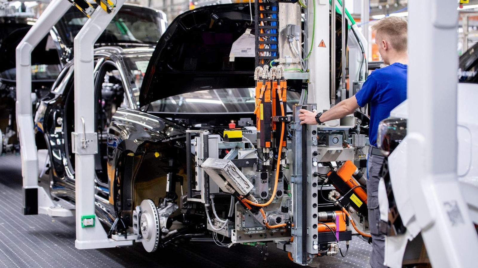 Auto Industry Crisis: Will the Next Five Years Be a Nightmare?
