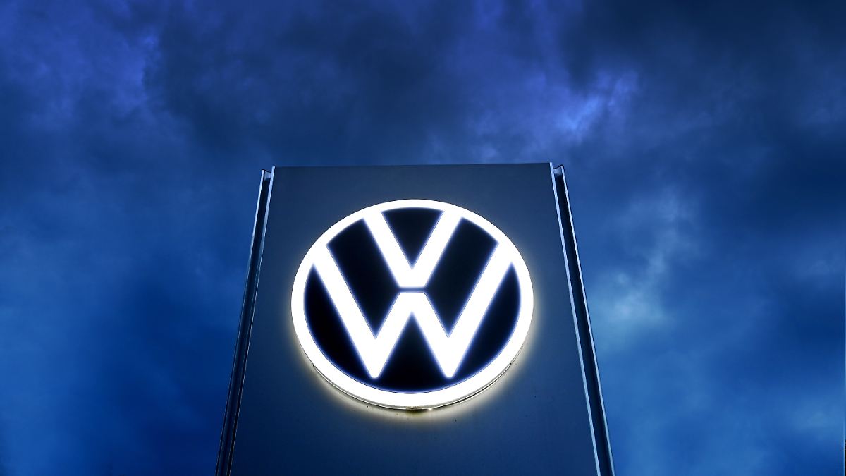 Auto Industry Faces Layoffs Without Reform: Challenges Ahead for Workers
