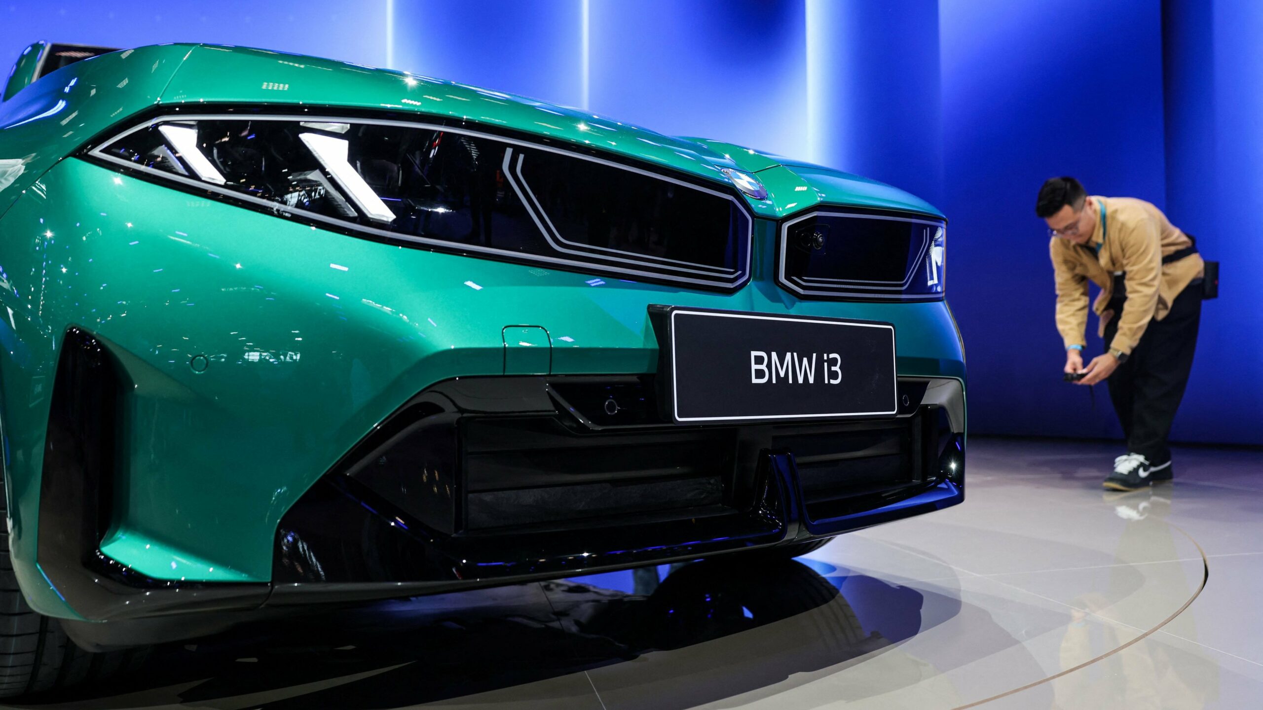 BMW Regains Second Place in the Electric Car Market: E-Autos Insights