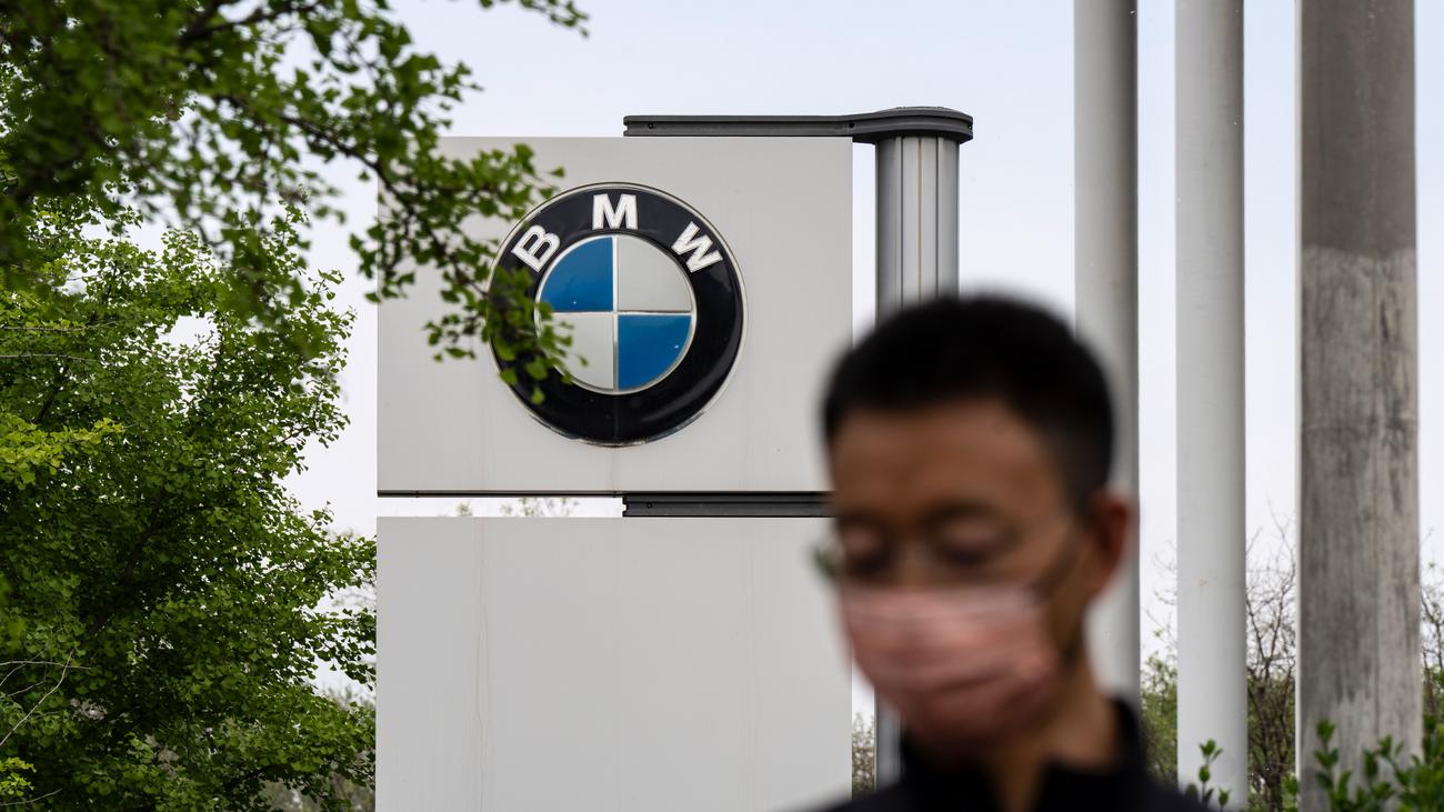 BMW Sales Decline: Nearly 5% Drop Amidst Challenges in China and Beyond