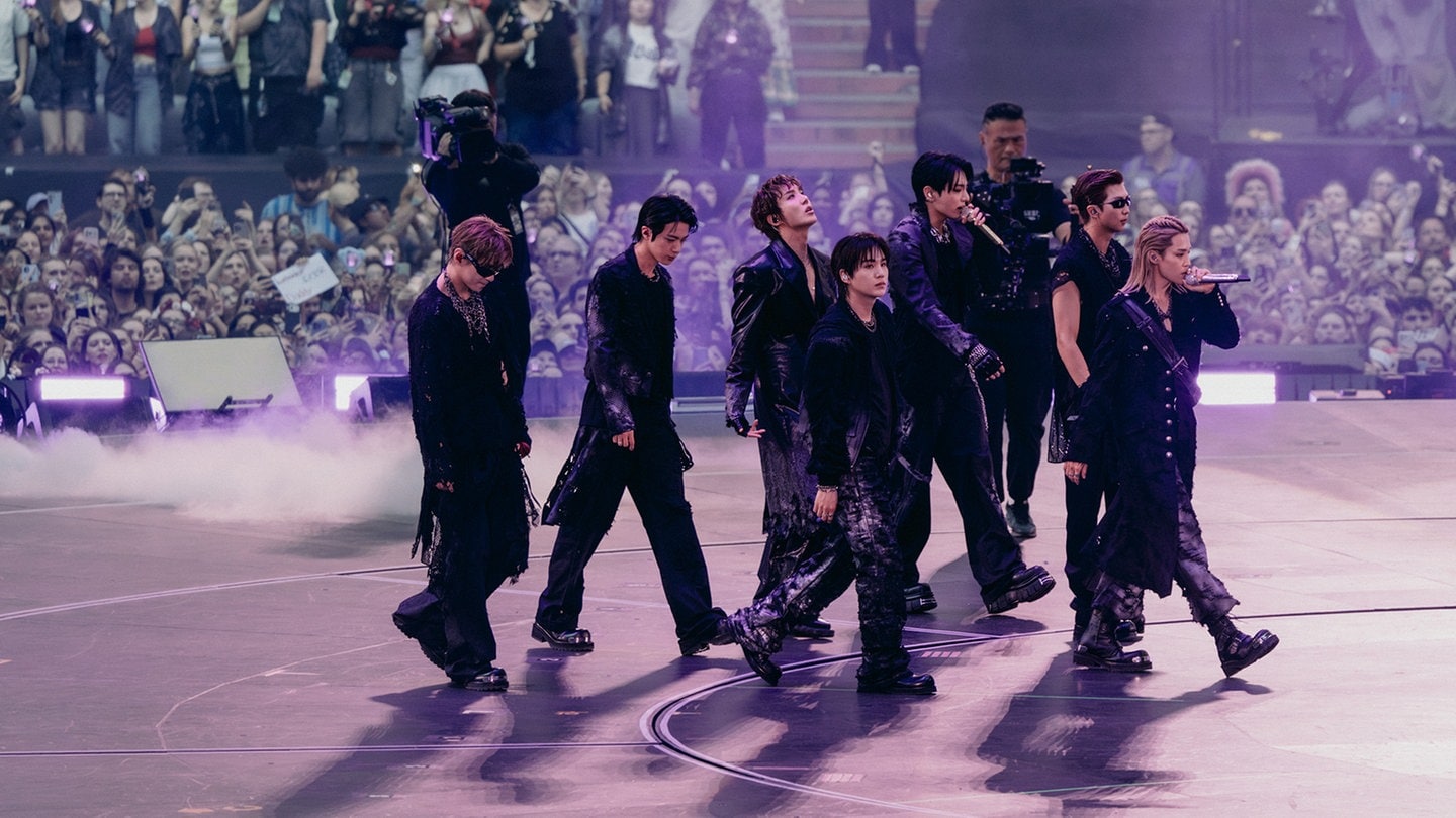 BTS Shocks Fans in Munich by Singing “Gut genug” in German! 🎤🕺