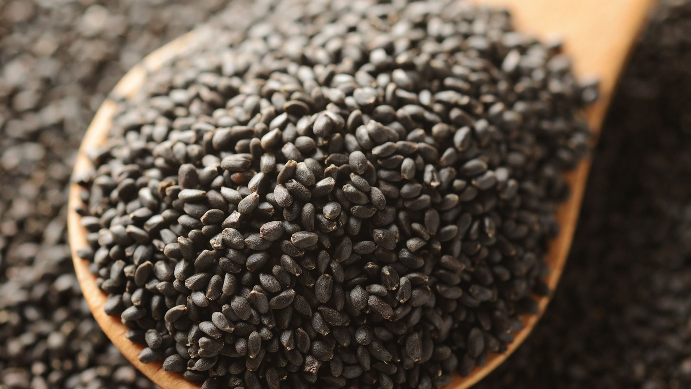 Basil Seeds vs. Chia Seeds: Discover the New Health Superfood!