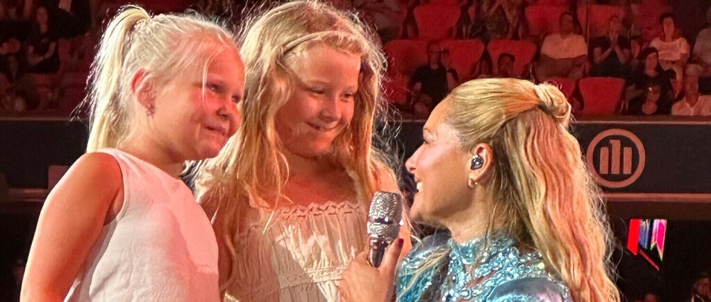 Brave Performance: Girls from Surberg and Trostberg Sing with Helene Fischer to 71,000 Fans